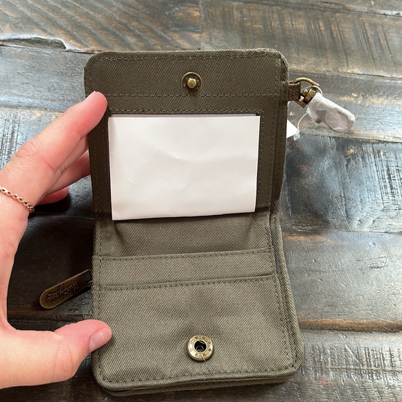 Thirty-One Clip N’ Zip Wallet - Picture 4 of 4